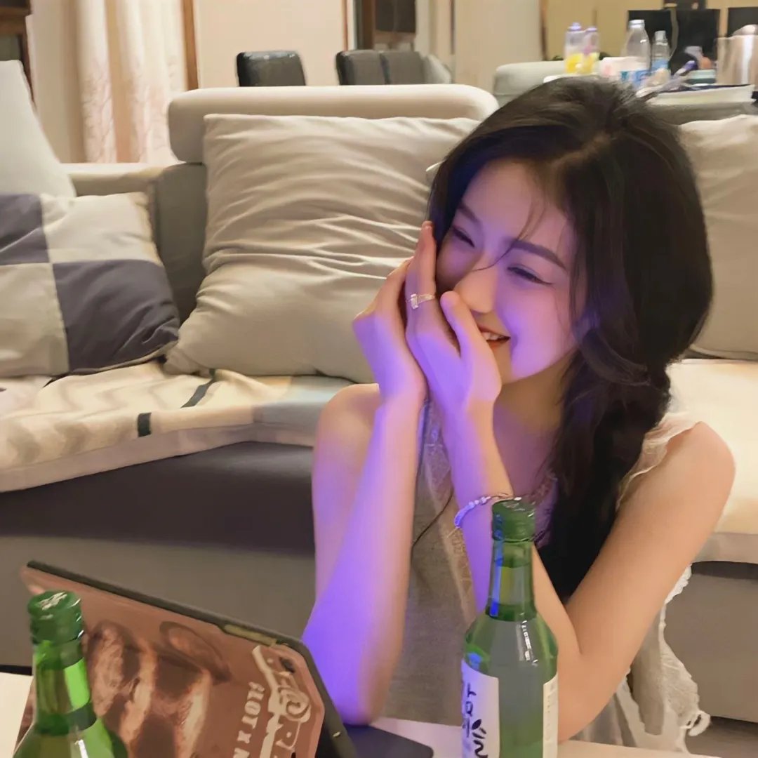 演唱会后台实拍：圈内老戏骨机场牵手女助理，粉丝集体脱粉